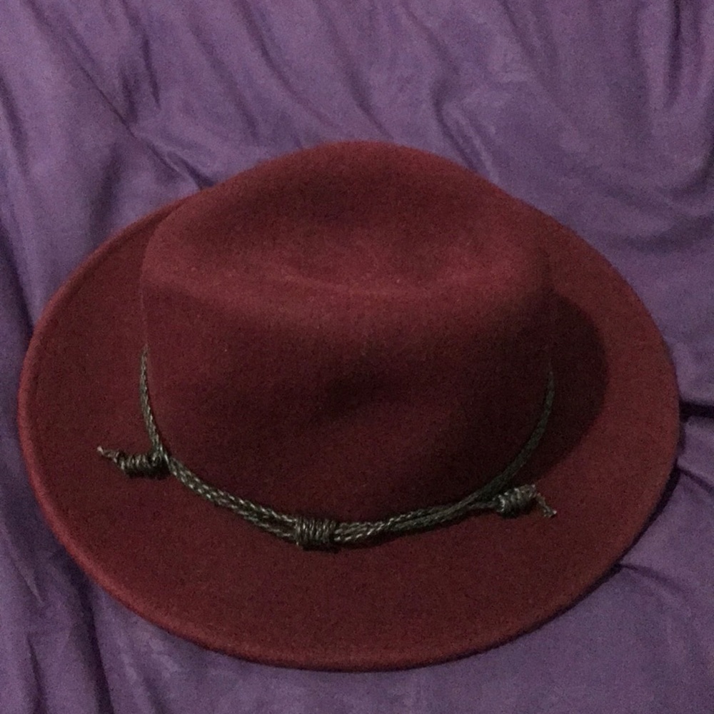 Maroon fedora